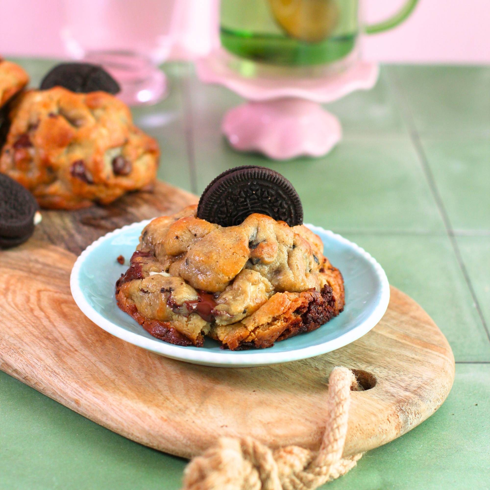 Cookies & Cream| NY Cookie con Oreos, Chocolate con leche y Chocolate blanco