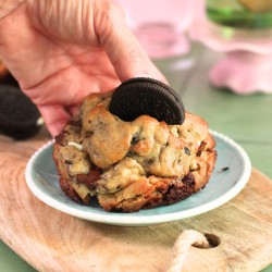 Cookies & Cream| NY Cookie con Oreos, Chocolate con leche y Chocolate blanco