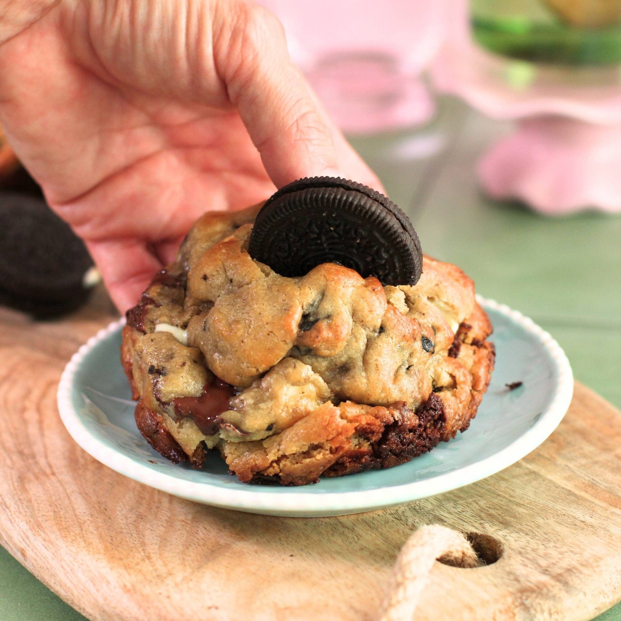 Cookies & Cream| NY Cookie con Oreos, Chocolate con leche y Chocolate blanco