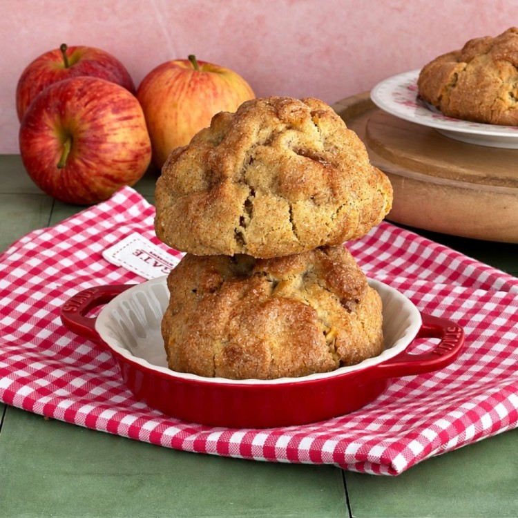 Apple Pie NY Cookie de vainilla, manzanas, con relleno de manzanas caramelizadas, caramelo y canela.