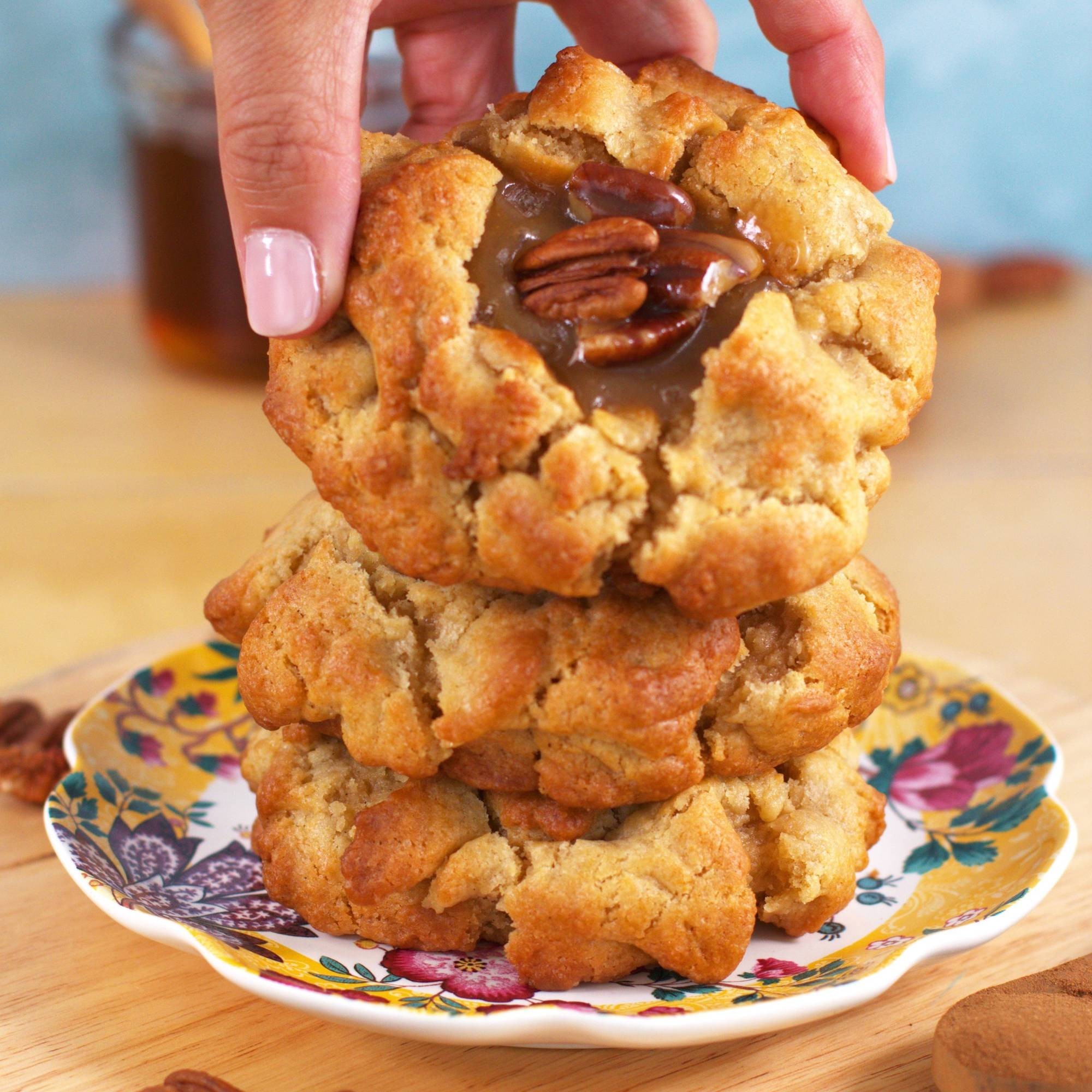 Honey Pecan Pie Cookie | NY Cookie de vainilla con caramelo de miel y pecanas