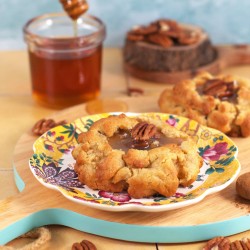 Honey Pecan Pie Cookie | NY Cookie de vainilla con caramelo de miel y pecanas