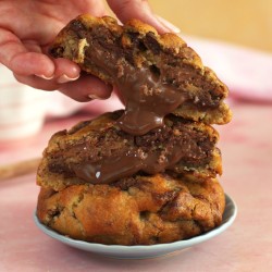 ChocoNella | NY Cookie con remolinos y relleno de Nutella, avellanas y Chocolate